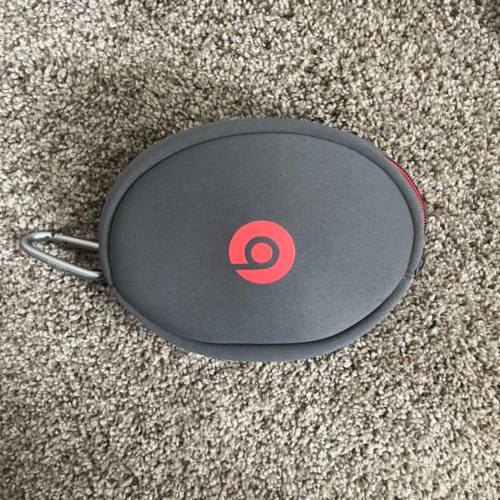 Beats by Dre Headphones Case (Soft Case w/ Inside Pocket) Gray with Red Accents